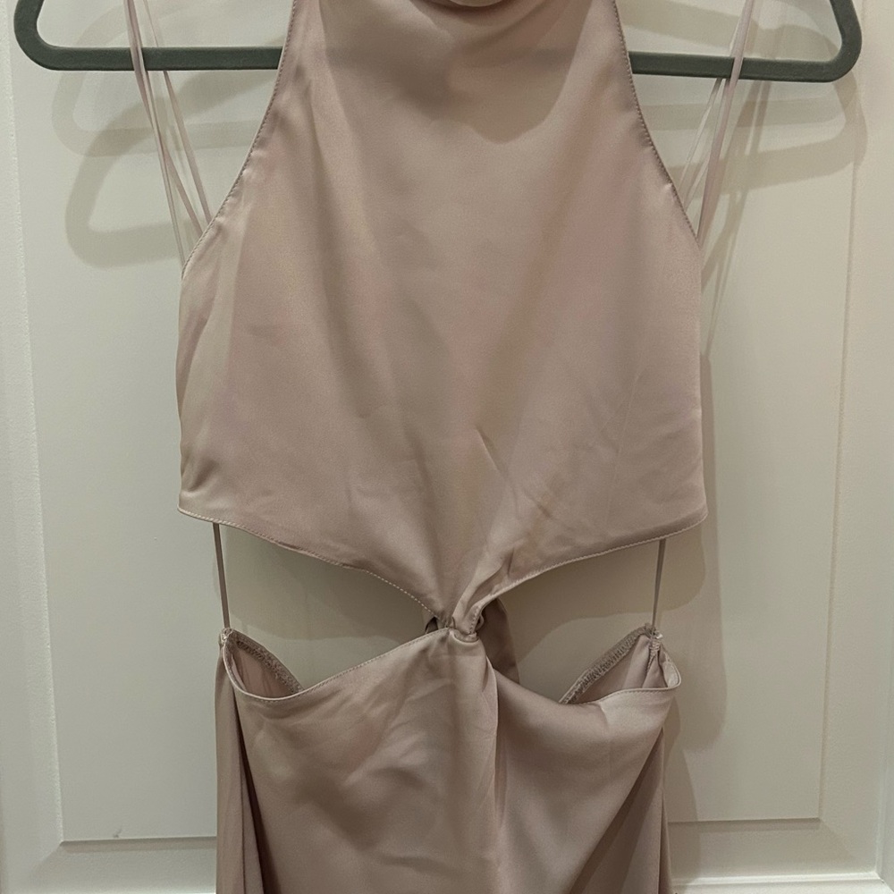 Elegant Midi Dress in Soft Beige
